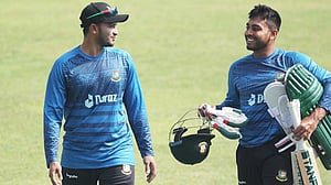 অলরাউন্ডারদের র‍্যাঙ্কিংয়ে শীর্ষে সাকিব, তিনে মিরাজ