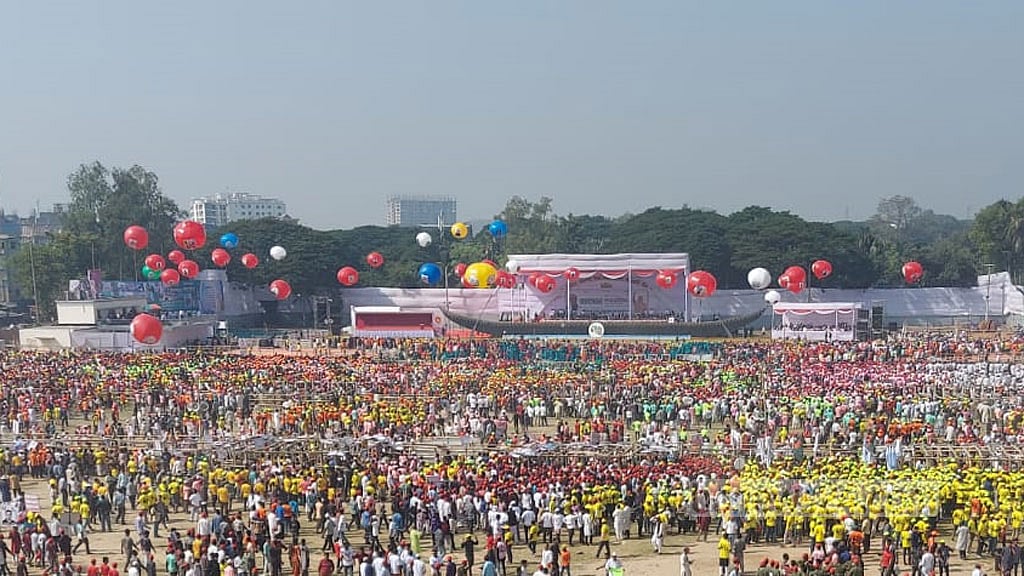 প্রয়াত নেতাদের শ্রদ্ধা জানিয়ে পলোগ্রাউণ্ডে শুরু আওয়ামী লীগের জনসভা