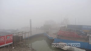 ঘন কুয়াশায় পাটুরিয়া-দৌলতদিয়া নৌরুট বন্ধ ৬ ঘণ্টা