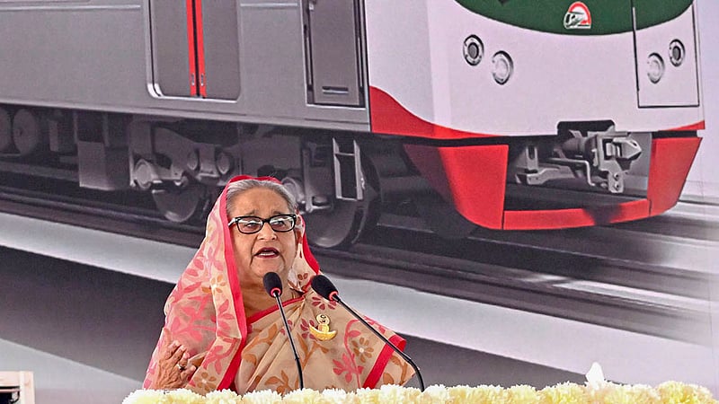 দিয়াবাড়ির সুধী সমাবেশস্থলে মেট্রোরেলের উদ্বোধনী অনুষ্ঠানে বক্তব্য দেন প্রধানমন্ত্রী শেখ হাসিনা।&amp;nbsp;ছবি: পিএমও