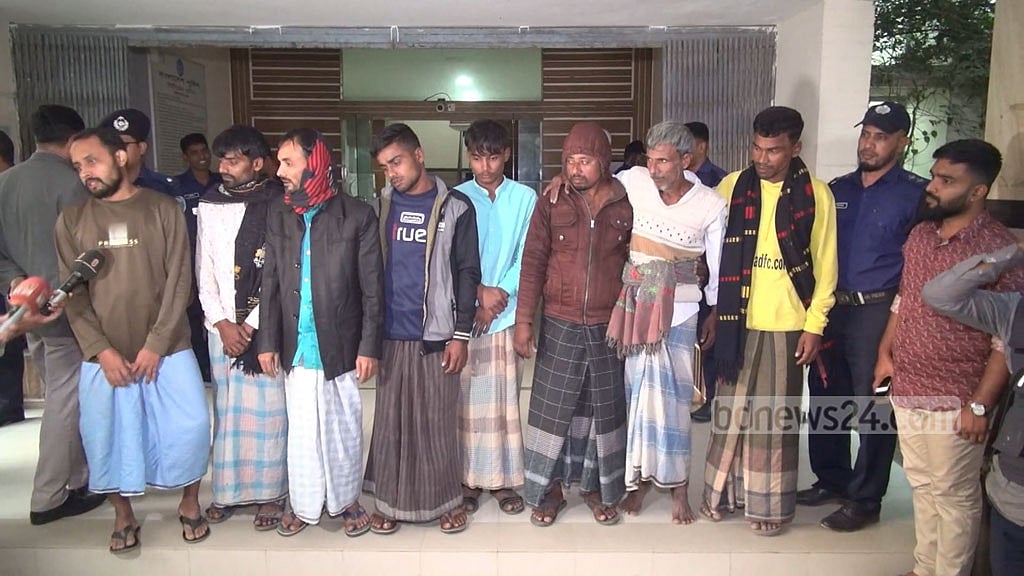 টেকনাফে অপহরণ: আস্তানায় ভারী অস্ত্র, আধুনিক ‘ডিভাইস’