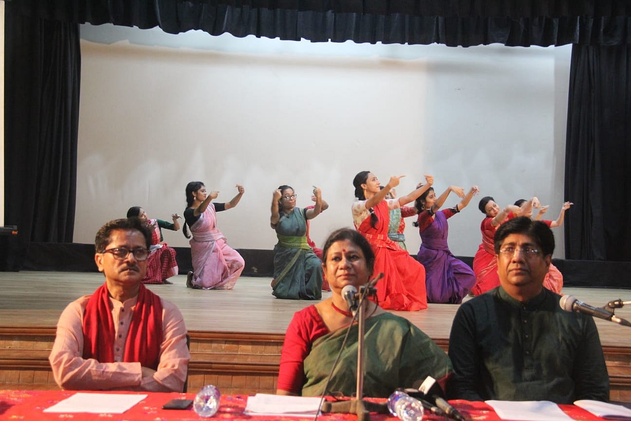 বিজয় দিবসে ঢাবি খেলার মাঠে ছায়ানটের ‘দেশগান’