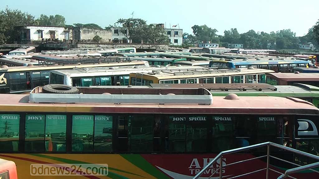 পরিবহন ধর্মঘটে নওগাঁয়ও ভোগান্তি