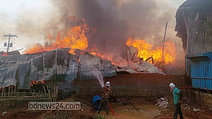 গাজীপুরে ১১ ঘণ্টার আগুনে পুড়ল তুলার গুদাম