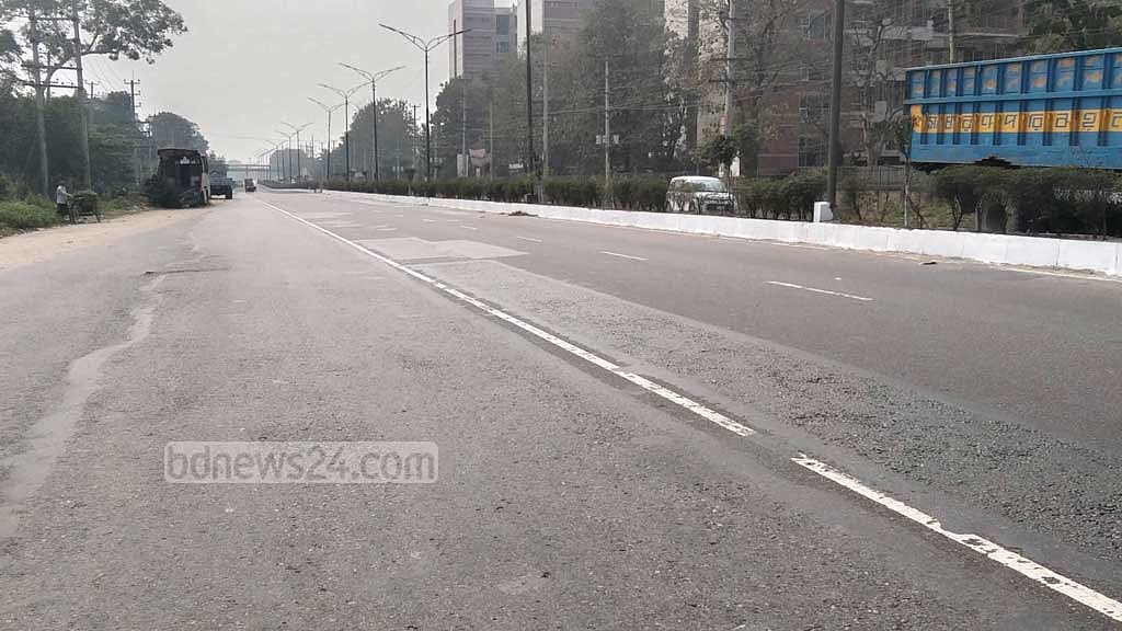 সাভারে মহাসড়ক  ফাঁকা, সতর্ক পুলিশ