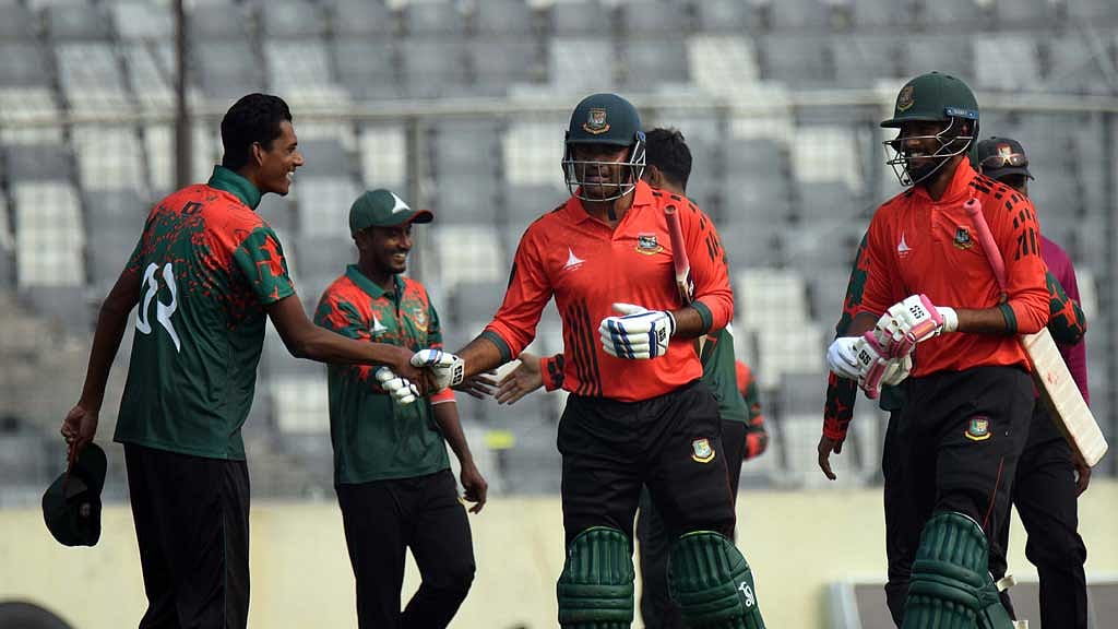 রোমাঞ্চকর লড়াইয়ের ফয়সালা জিয়ার শেষ বলের ছক্কায়