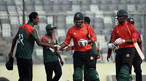 রোমাঞ্চকর লড়াইয়ের ফয়সালা জিয়ার শেষ বলের ছক্কায়