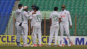 যে কারণে দ্বিতীয় দিনে বোলিং করেননি সাকিব