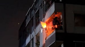 ঢাকায় ফানুসের আগুনে দগ্ধ জমজ দুই ভাইসহ ৩
