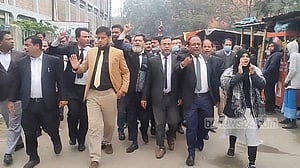 ব্রাহ্মণবাড়িয়া আদালতে ‘কর্মবিরতি ও বর্জনে’ বিচারকাজ বন্ধ, ভোগান্তি