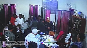কুড়িগ্রামে এবার শিক্ষককে পেটালেন বিএনপি নেতা