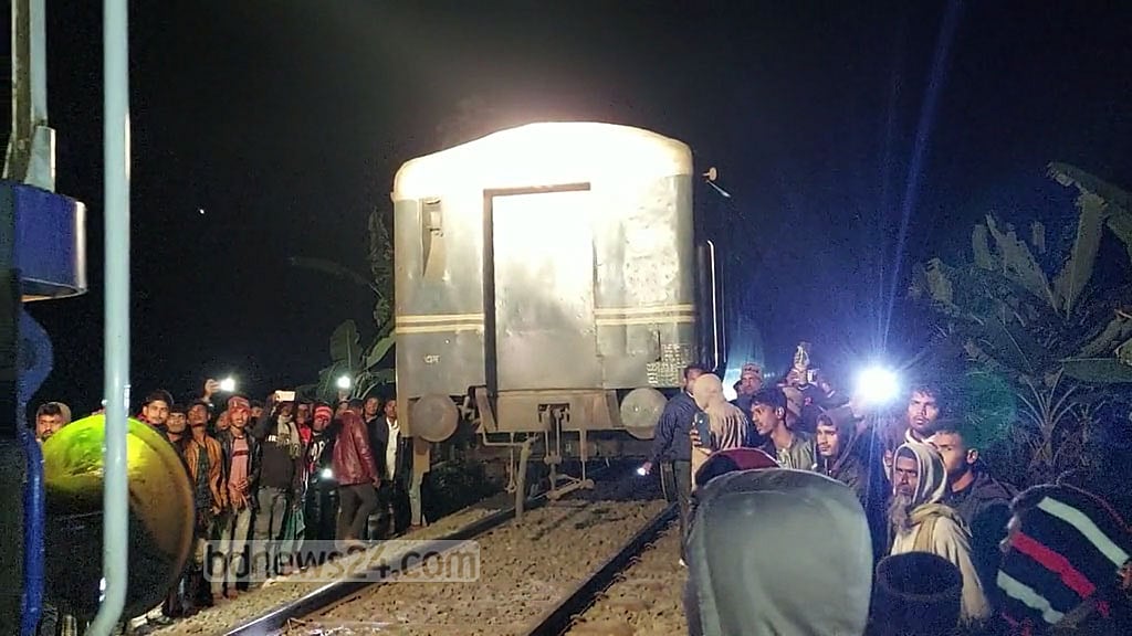 ছয় ঘণ্টা পর খুলনার পথে ট্রেন চলাচল স্বাভাবিক