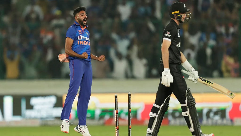 প্রথমবার র‍্যাঙ্কিংয়ের চূড়ায় সিরাজ