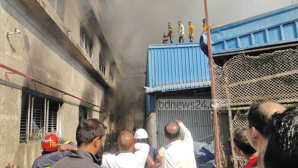 গাজীপুরে মোজা কারখানার আগুন নিয়ন্ত্রণে