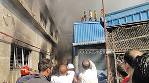 গাজীপুরে মোজা কারখানার আগুন নিয়ন্ত্রণে