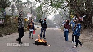 খাগড়াছড়িতে আধাবেলা সড়ক অবরোধ পালিত