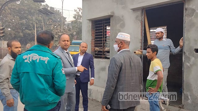 পুলিশ বক্স উচ্ছেদে বাধা, ফিরে গেলেন ডিএনসিসি কর্মকর্তারা