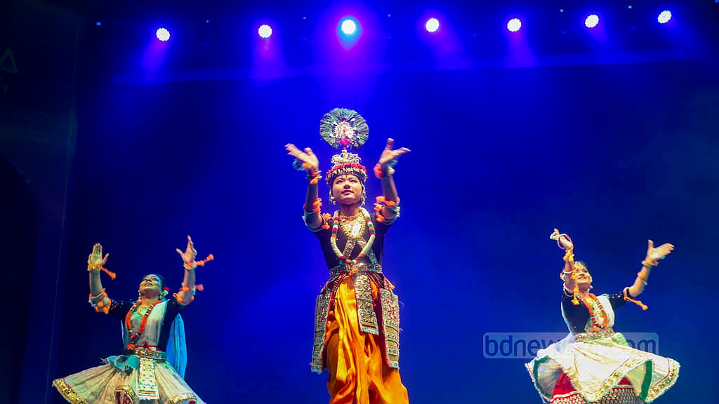 আড্ডা-আলাপে লিট ফেস্টের জমজমাট প্রথম দিন পার