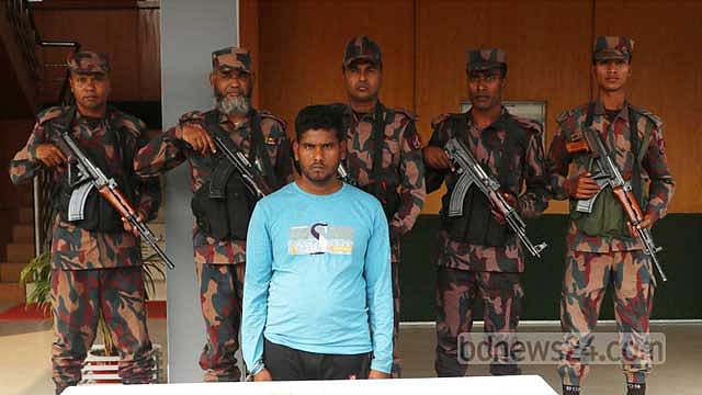 ‘ভারত থেকে আনা’ ১৩ লাখ টাকা উদ্ধার, যুবক আটক