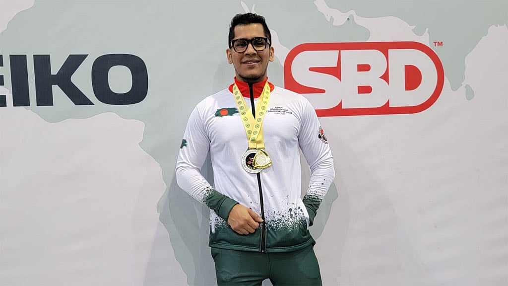 এশিয়ান পাওয়ারলিফটিংয়ে ব্রোঞ্জ জিতল আইইউবির আদিত্য