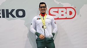 এশিয়ান পাওয়ারলিফটিংয়ে ব্রোঞ্জ জিতল আইইউবির আদিত্য