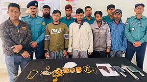 রাজধানীতে বাসার গ্রিল কেটে টাকা ও স্বর্ণালংকার লুট, গ্রেপ্তার ৪
