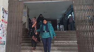 সোনা পাচারের দায়ে বিমানবালার ১০ বছরের সাজা