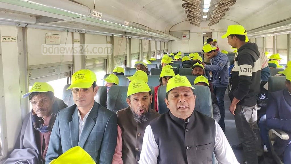 কানায় কানায় পূর্ণ বিশেষ ট্রেনে গেলো রাজশাহী, থাকছে আপ্যায়নের ব্যবস্থা