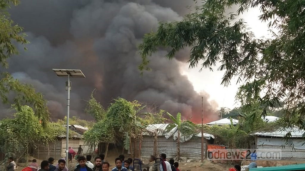 তুমব্রু সীমান্তে গোলাগুলির পর রোহিঙ্গা ক্যাম্পে আগুন