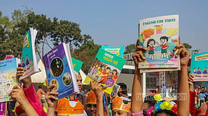 কুমিল্লার স্কুলে বই উৎসবের উদ্বোধনে ইসির মানা