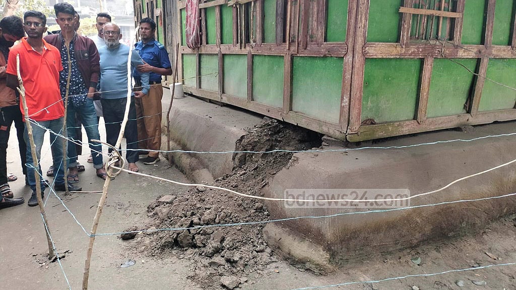 বরিশালে ২ নারীর লাশ উদ্ধার, পুলিশ বলছে ‘বিষক্রিয়ায়’ মৃত্যু