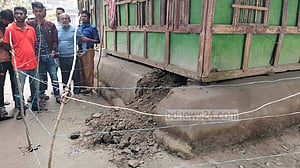 বরিশালে ২ নারীর লাশ উদ্ধার, পুলিশ বলছে ‘বিষক্রিয়ায়’ মৃত্যু
