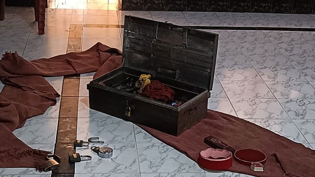 পটিয়ায় মন্দিরে মূর্তির ৩৭ ভরি সোনা চুরি