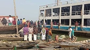 বরিশালে লঞ্চের ধাক্কায় নিখোঁজ জেলের লাশ উদ্ধার