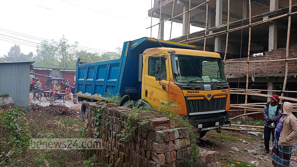 টাঙ্গাইলে ট্রাকচাপায় বাকপ্রতিবন্ধী শ্রমিক নিহত