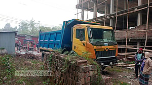 টাঙ্গাইলে ট্রাকচাপায় বাকপ্রতিবন্ধী শ্রমিক নিহত