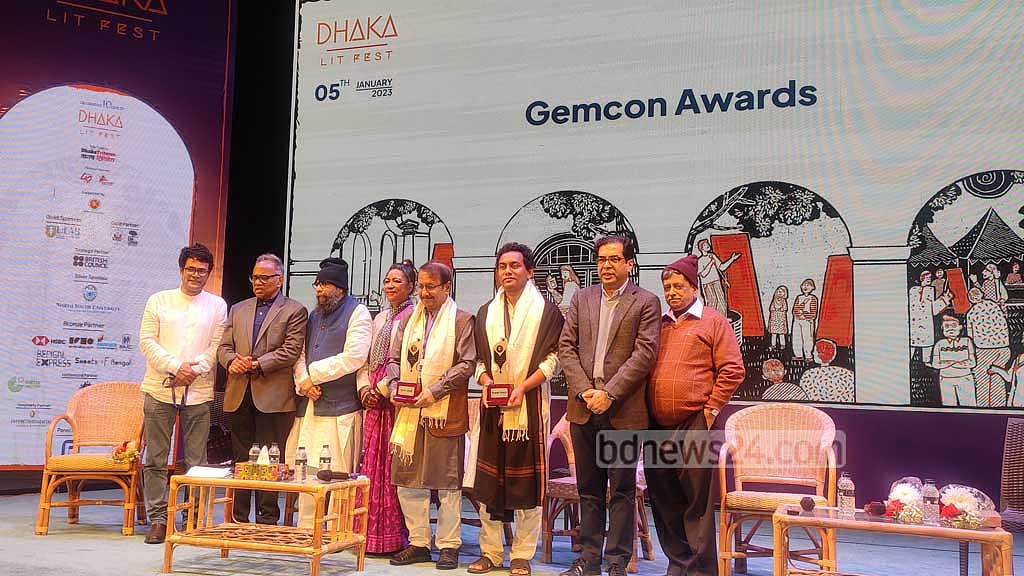 জেমকন পুরস্কার পেলেন তিন সাহিত্যিক