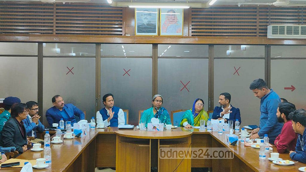 চবির চারুকলা: শিক্ষামন্ত্রীর সঙ্গে বৈঠক, আন্দোলনে অনড় শিক্ষার্থীরা