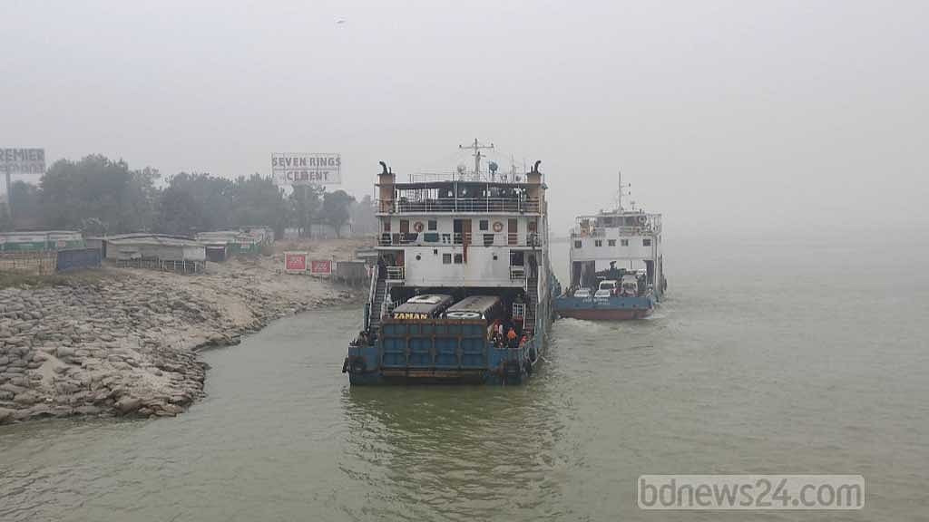 ঘন কুয়াশায় সাড়ে ১০ ঘন্টা ফেরি বন্ধে ভোগান্তি