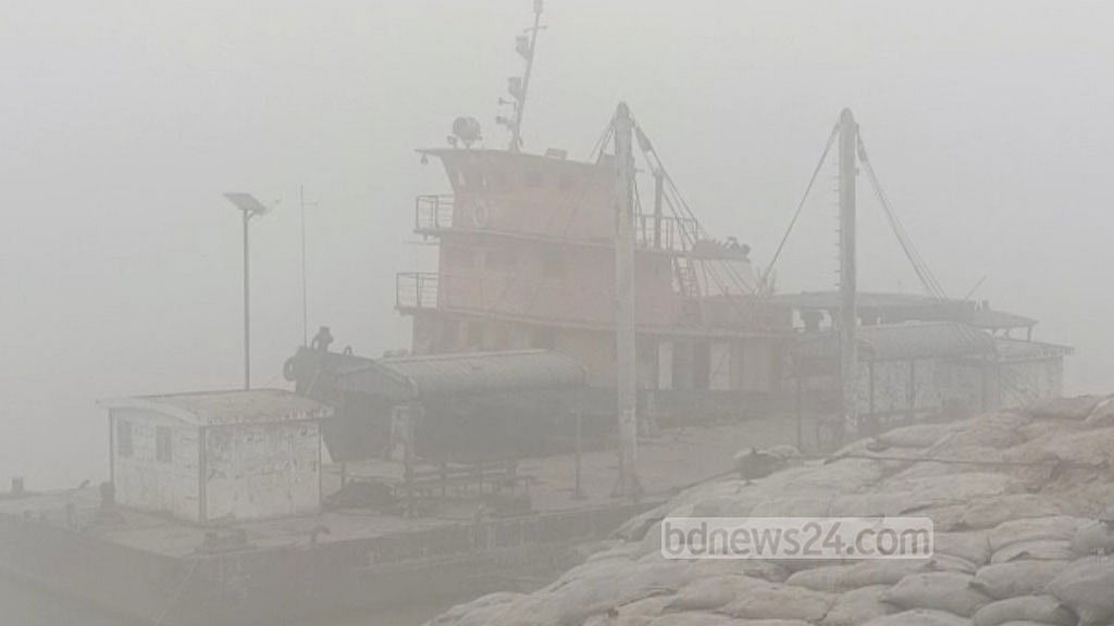 কুয়াশা: সা‌ড়ে ৫ ঘণ্টা দৌলতদিয়া-পাটুরিয়া ফেরি বন্ধে ভোগান্তি
