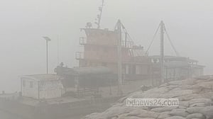 কুয়াশা: সা‌ড়ে ৫ ঘণ্টা দৌলতদিয়া-পাটুরিয়া ফেরি বন্ধে ভোগান্তি