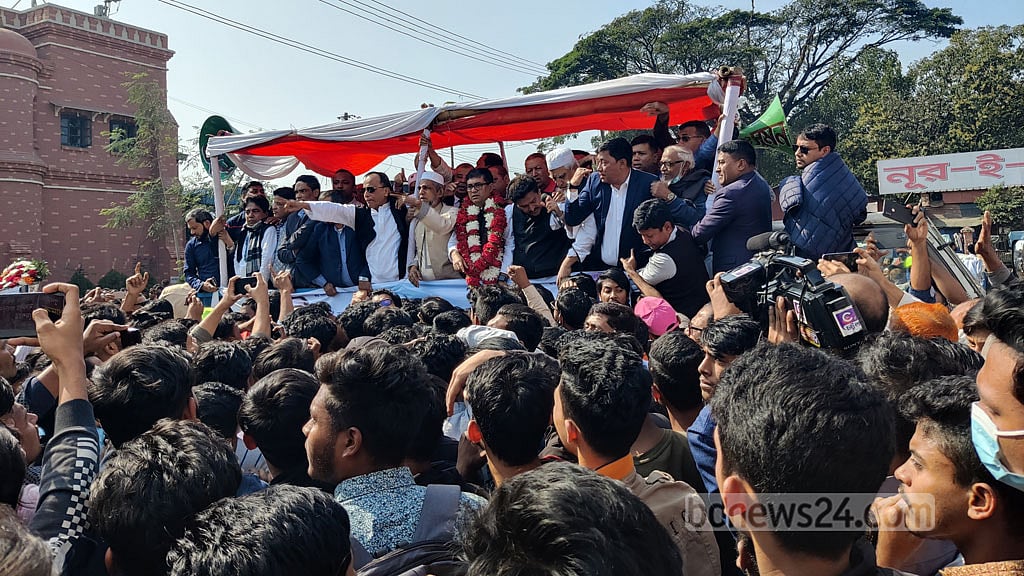 বিপ্লব বড়ুয়াকে চট্টগ্রামের উত্তর-দক্ষিণ জেলা আওয়ামী লীগের সংবর্ধনা