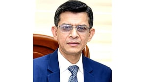 কবির বিন আনোয়ার অবসরে, নতুন মন্ত্রিপরিষদ সচিব মাহবুব হোসেন