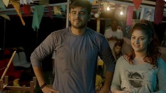 গানে সিয়ামকে নিয়ে দেখা দিলেন পরীমনি
