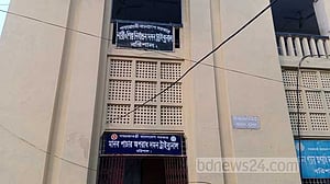 বরিশালে পুলিশ কর্মকর্তার বিরুদ্ধে বিয়ের নামে প্রতারণা ও ধর্ষণের অভিযোগ