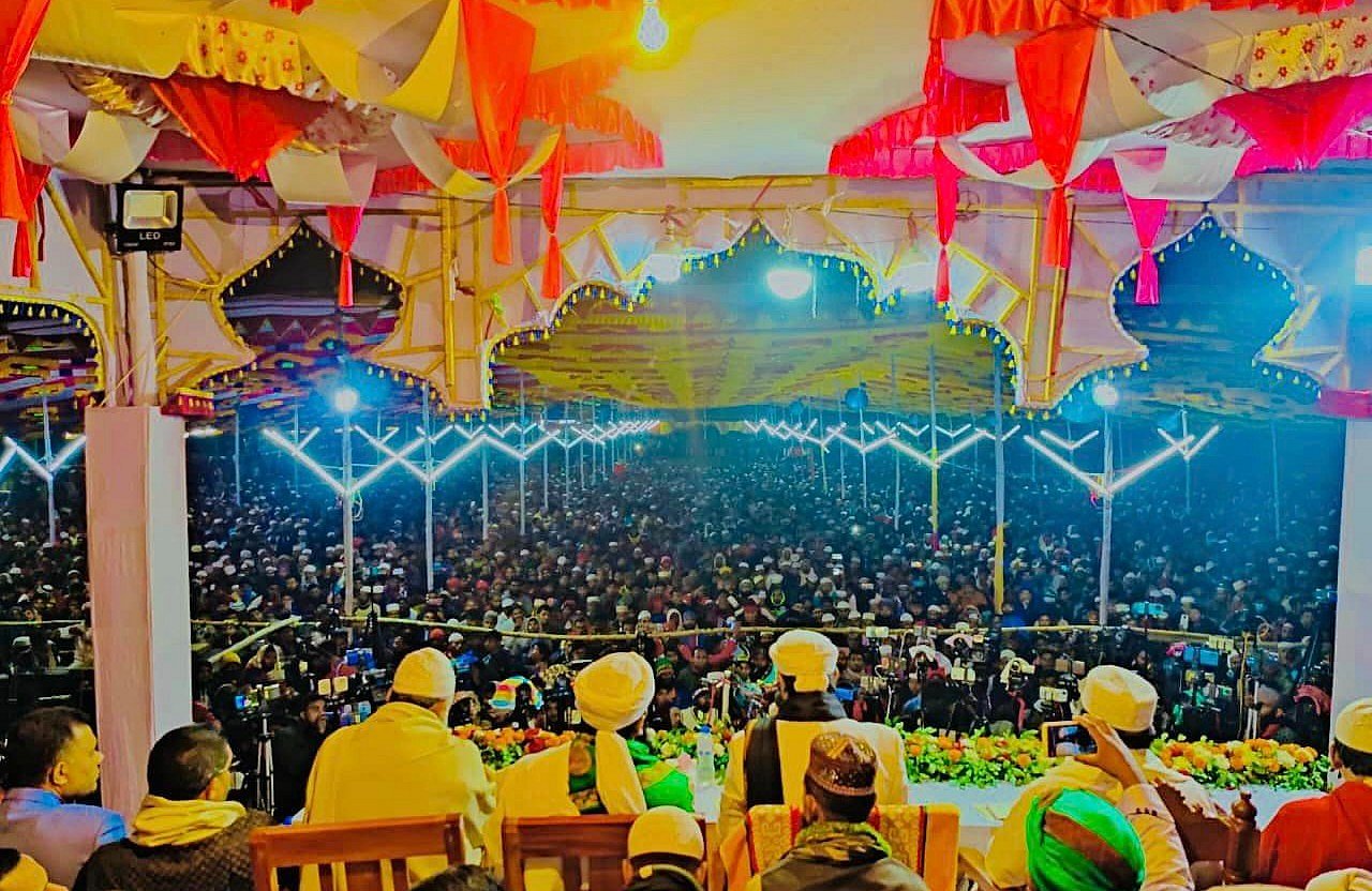 ওয়াজ আর গান মিলেমিশে একাকার