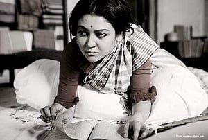 বিষণ্নতায় ভরা জীবনানন্দময় ‘ঝরা পালক’