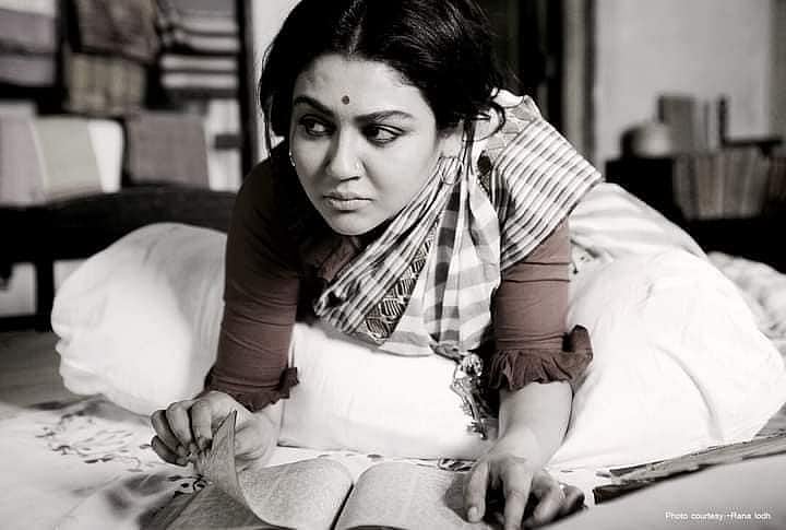 বিষণ্নতায় ভরা জীবনানন্দময় ‘ঝরা পালক’