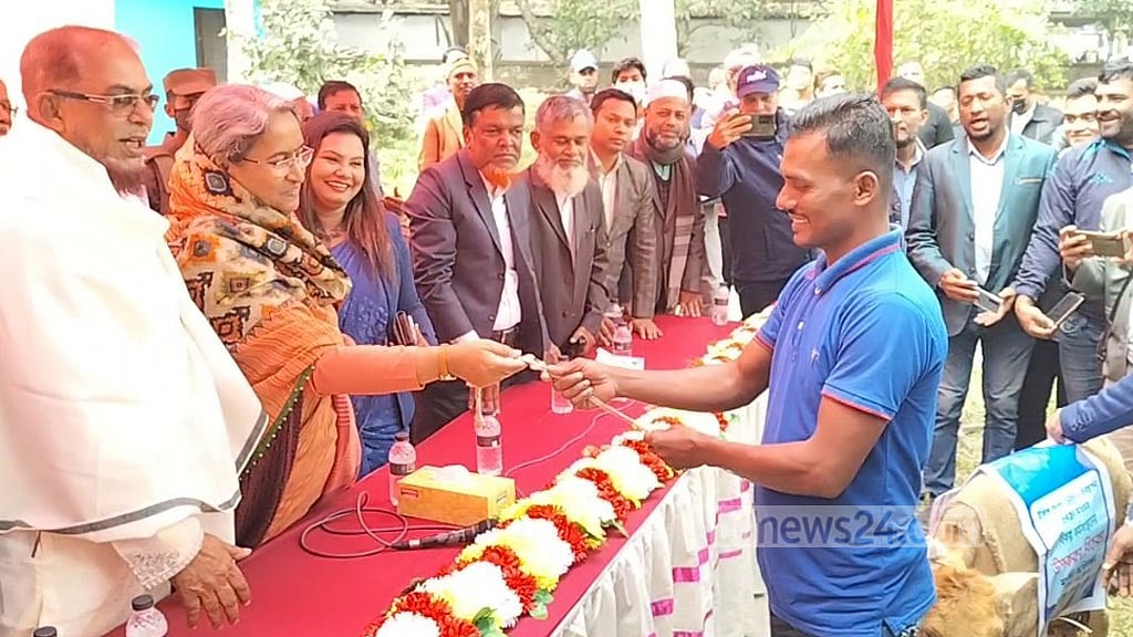 নতুন পাঠ্যবইয়ের ছাপা ভালো হয়েছে: শিক্ষামন্ত্রী