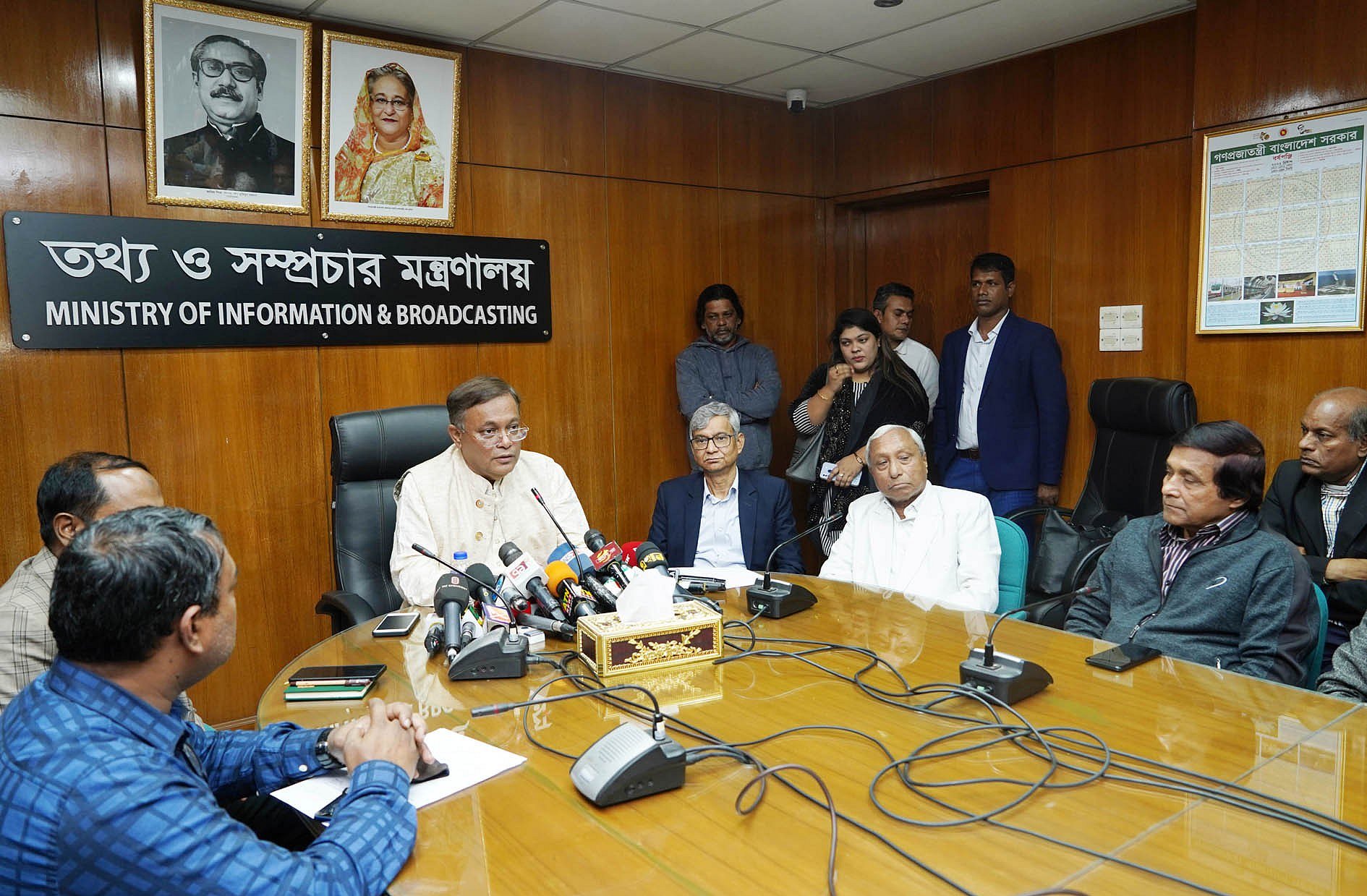 সবাই রাজি হলে বছরে ১০টি হিন্দি সিনেমা আমদানি: তথ্যমন্ত্রী
